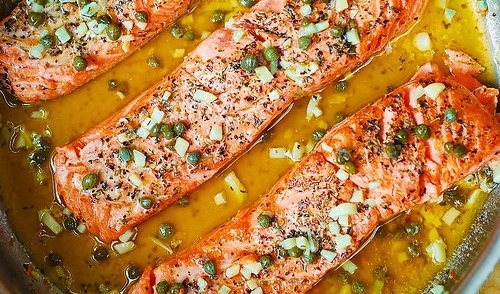 Gebakken zalmforel met kappertjes en citroen